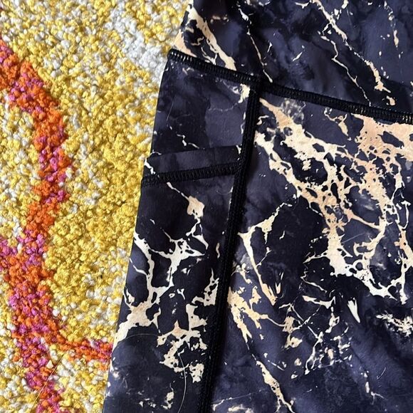 EUC WOMENS MEDIUM CONSTANTLY VARIED GEAR LEGGINGS - Picture 4 of 4